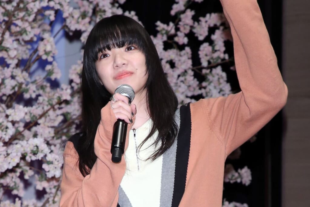 あいみょん 鶴瓶に紹介、貸切バスでディズニーランドへ!貫き続ける「20人大家族」への愛