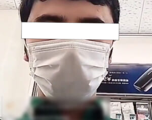 外国人男性が勤務中にライブ配信動画が物議…セブンイレブンは「詳細含めて事実確認中」と回答