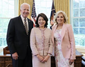 岸田夫人　公費で単独訪米に募るモヤモヤ…秘書官長男の「税金で海外旅行」報道が原因の皮肉