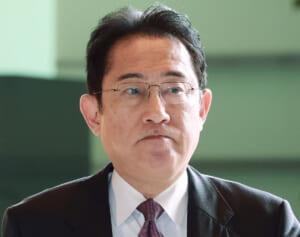 岸田政権“異次元少子化対策”で課される社会保険料1.6万円増の重荷