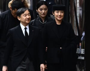 雅子さま「2人の思い出の地へ…」天皇陛下が「復刊著書」に綴られた“感涙ラブレター”