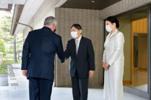 人間天皇（ソノシート付き）天皇のお声 報道陣へ突然話しかけられ…期待高まる天皇陛下と雅子さまの“サプライズ