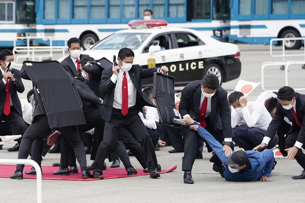 画像・写真2枚目】愛子さま 大学内でSPが8人に増加の厳戒体制