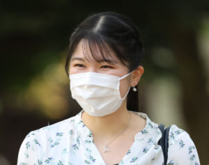 愛子さま「旧宮家男子と交流」報道の陰で「恋の短歌」に夢中！関係者が明かした意外な“推し”