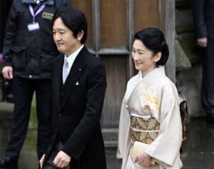紀子さま　訪問着で戴冠式ご参列に賛否も専門家は「とてもいい選択」と太鼓判