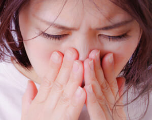 「鼻毛の抜きすぎ」で気管支ぜん息を招く可能性が！