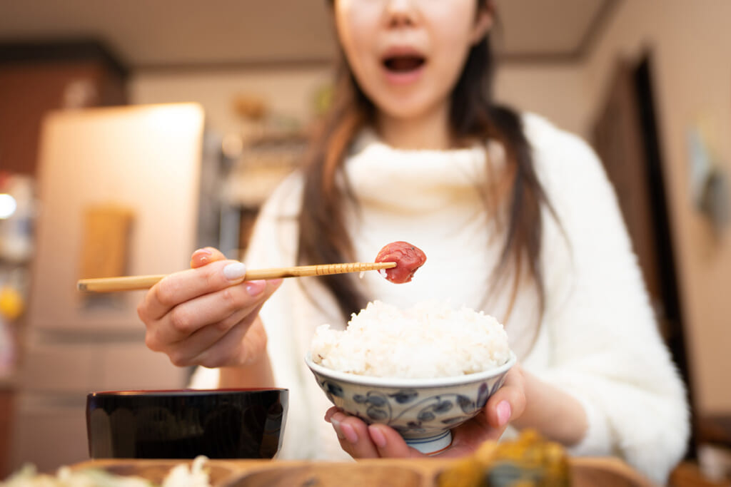 「早食い」は心臓血管病のもとだった！朝食を10分以内で済ませる人は要注意