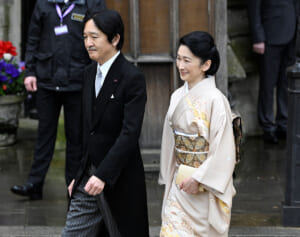 紀子さま　戴冠式は縁起の良い「七宝文様」の帯で…麗しい和装に「品の塊」「本当にお美しい」の声