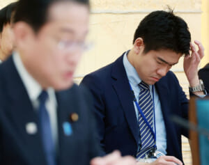 岸田翔太郎氏　たった8ヵ月で秘書官をクビ…実績ほぼナシ、問題連発で首相父の顔に泥を塗っただけ