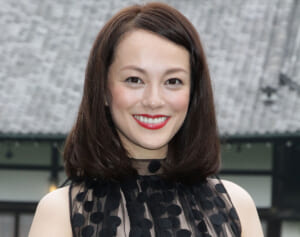 牧瀬里穂　特注茶碗に1千万円！夫・NIGOも支援する“セレブ茶道”