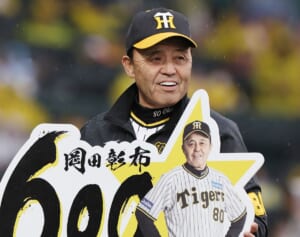 阪神が驚異的な首位独走も「岡田監督はまだ本気を出してない」といわれる理由　勝負どころは“鬼の形相”に