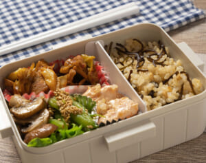 冷凍食品をそのまま弁当に入れるのは危険！自然解凍が食中毒を招く