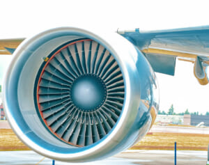 飛行機のエンジンに吸い込まれて死亡した男性、自殺だった