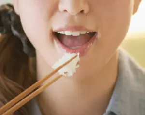 歯ぎしりの悩み軽減に、毎日の「大麦ごはん」が役立つ