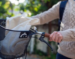 自転車でベルを鳴らした子連れ母親にブチ切れる男性の動画が波紋…「ベルはダメ」「守られて当然」と賛否真っ二つ