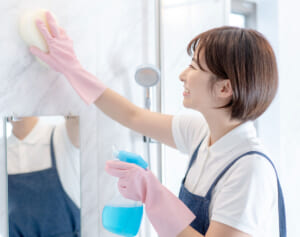 梅雨時期のカビ増殖を防ぐ！　1日5分の曜日指定でお掃除ローテーションを