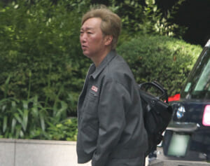 スピードワゴン小沢が憮然…街中でガーシーに間違えられちゃった