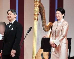 天皇陛下　復刊ご著書の扉絵にご一家の姿が…交流画家が明かした“秘話”