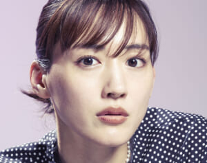 綾瀬はるか「リボルバー式の銃は重たいので、腕がプルプル」