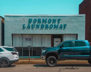 「助けて！」車に押し込まれ誘拐された13歳少女、自らの機転で救助される