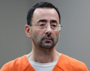 体操選手への性的暴行で服役中の元チームドクター、刑務所内で刺される