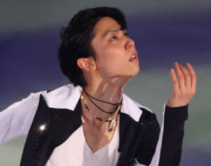 羽生結弦　プロ転向1年の経済効果は200億超え！40万円スーツケースが完売、ドライバーまで