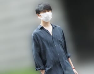 長谷川博己　休養中の恋人・鈴木京香を献身サポート！犬の散歩に買い出しも