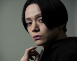 三浦涼介「恩師・蜷川幸雄、そして母との死別を乗り越えて」突き進む俳優人生