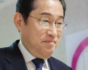 増税否定から防衛増税を実行した“前科”…岸田首相目論むサラリーマン増税で「年収600万円世帯で37万円の負担増の懸念」