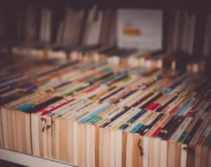 “古本買ったと著者に言わないで”編集者の投稿が話題　著者も私見「入手経路言わなくていい」