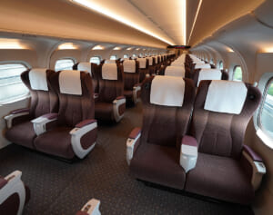 今年も波紋呼ぶ「グリーン券持たずにグリーン車両に入る乗客」問題…JR東海の回答は？