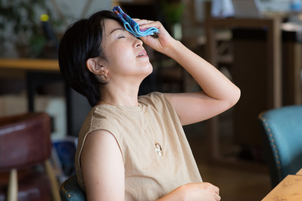 熱中症で「白内障」リスク4倍！　大学教授の追跡調査でリスク判明