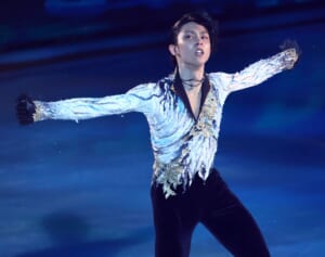 羽生結弦　アイスショー楽屋で目撃されていた“親密女性”との2ショット…運営側は箝口令の厳戒態勢