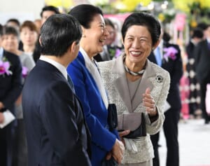 雅子さま “ご成婚の恩人”の悲しみに寄り添われ…久子さまとの交流35年秘話
