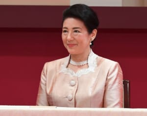 雅子さま　ご静養中止、同じドレスを繰り返し…“ティアラ辞退”の愛子さまにも継承された「倹約の精神」