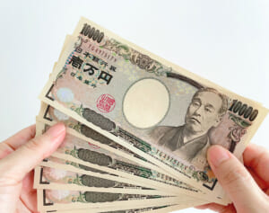 「騙してる感覚はない」パパ活マニュアル販売で逮捕の「頂き女子」が過去に明かしていた“手口”