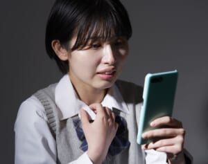1日3時間以上の利用で“うつの悪化リスク”が2倍……「夏休みSNS」で傷ついたときの処方箋5