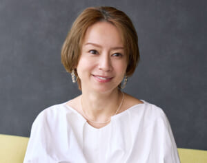 鈴木亜美「デビュー当時、歌手活動は3年ぐらいだと思っていました」25周年の感慨を語った