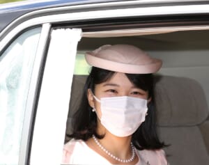 愛子さま　紀子さまのお誕生日を“初”お祝い！ピンクコーデのご訪問姿に絶賛の声「心が癒やされる」