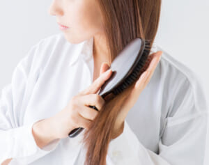 夏の2倍以上！50代の“秋抜け毛”を防ぐ旬の食べ合わせ「ナッツ×栗」「玉ねぎ×鶏肉」