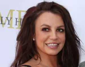 ブリトニー・スピアーズ　両手に包丁を…警察が安否確認に訪れていた