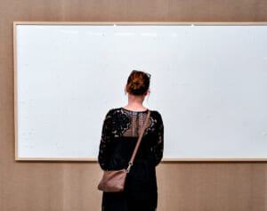 空白の額縁を美術館に送った芸術家に1千万円超の支払い命令