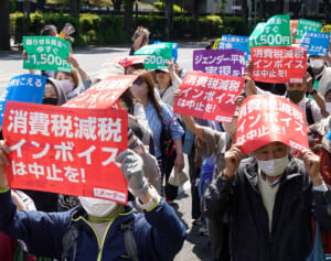 タクシーにも気軽に乗られない！　インボイス制度がサラリーマンにも及ぼす悪影響