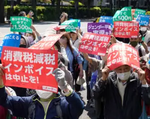 タクシーにも気軽に乗られない！　インボイス制度がサラリーマンにも及ぼす悪影響