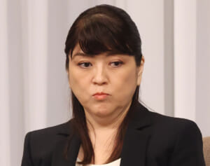 「品性下劣な行動」性加害問題の謝罪会見で涙したジュリー氏をモノマネ…人気YouTuberの行動に批判噴出