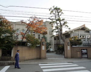 「気持ち悪すぎる」灘高の「性教育講義」を揶揄した大人たちに批判殺到…現役在校生も反論