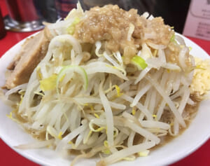 「背脂有料」の記載ないのに追加料金…インフルエンサーの不満投稿に人気ラーメン店主が猛反論「無料なことが感謝されるべき」