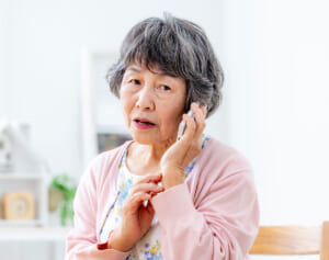 高齢者狙う最新サギ手口8　受け子の特徴は「体に合わないスーツ＋イヤホン」