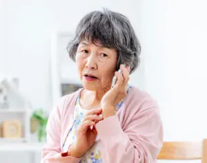 高齢者狙う最新サギ手口8　受け子の特徴は「体に合わないスーツ＋イヤホン」