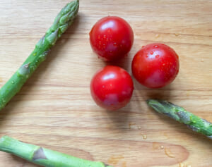 「トマト×アスパラ」で紫外線疲れ、「ツナ×にら」で冷房病……酷暑で蓄積した「夏ダメージ」は食べ合わせで解消